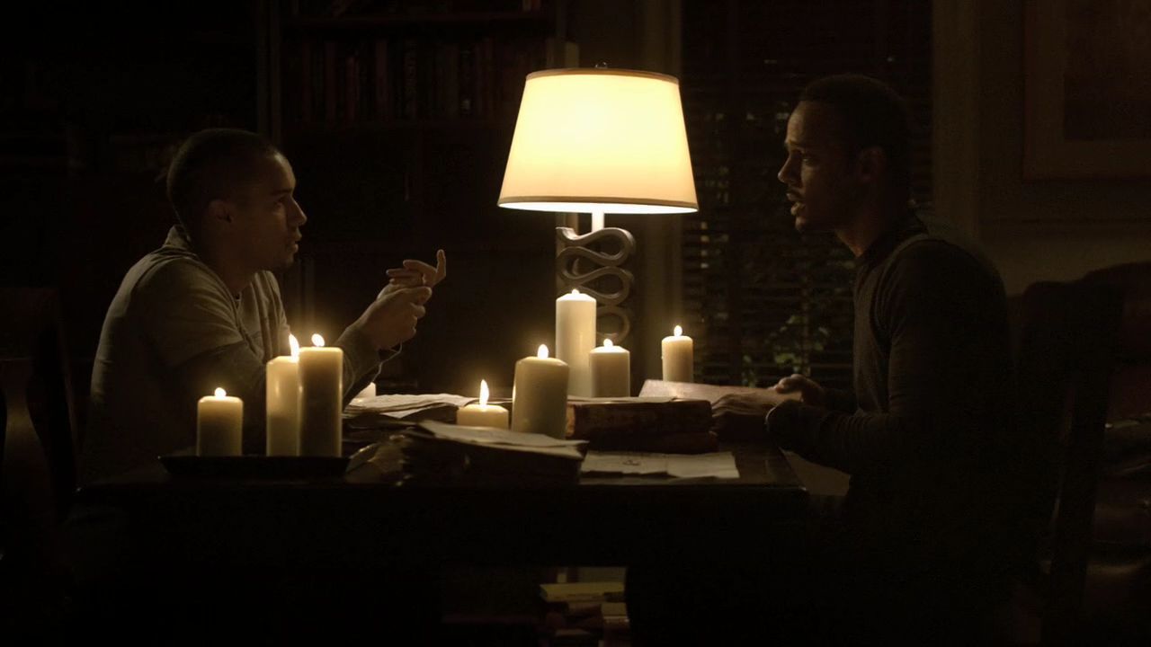 216VampireDiaries0578.jpg