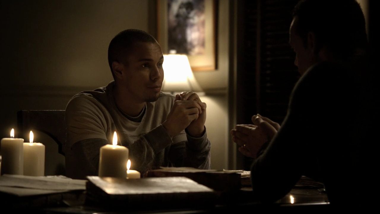216VampireDiaries0583.jpg