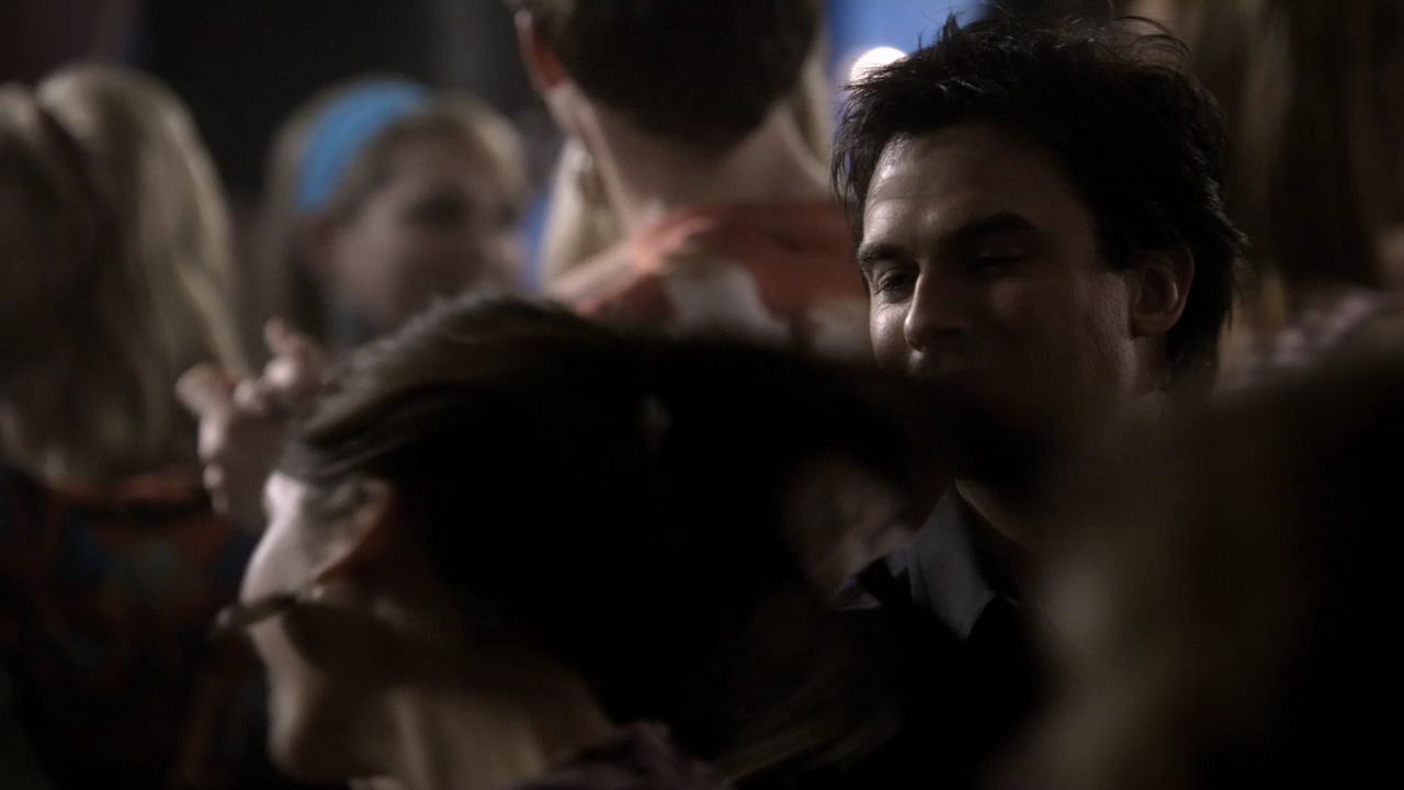 218VampireDiaries0910.jpg