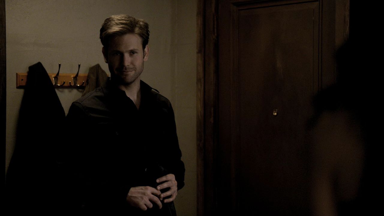 219VampireDiaries0280.jpg
