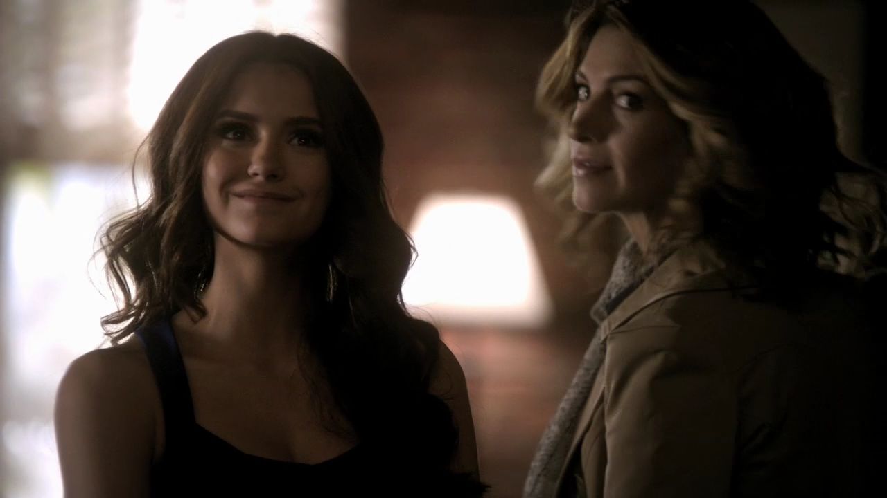219VampireDiaries0704.jpg
