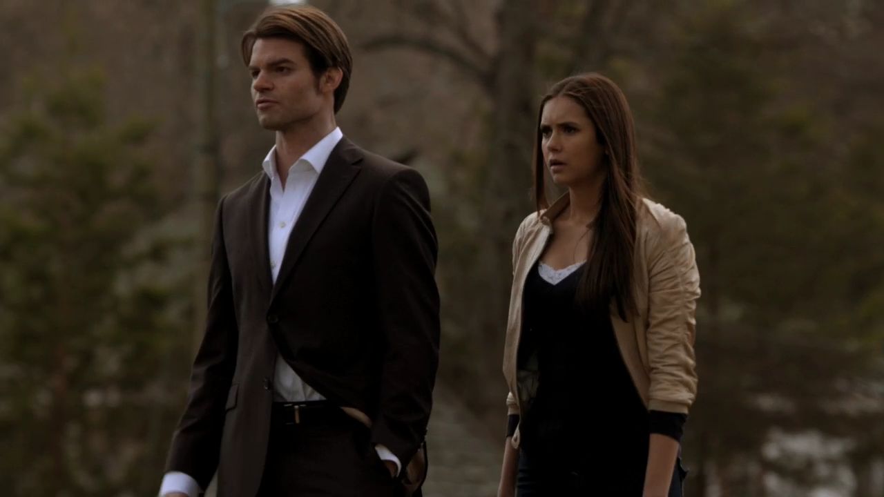 219VampireDiaries1002.jpg