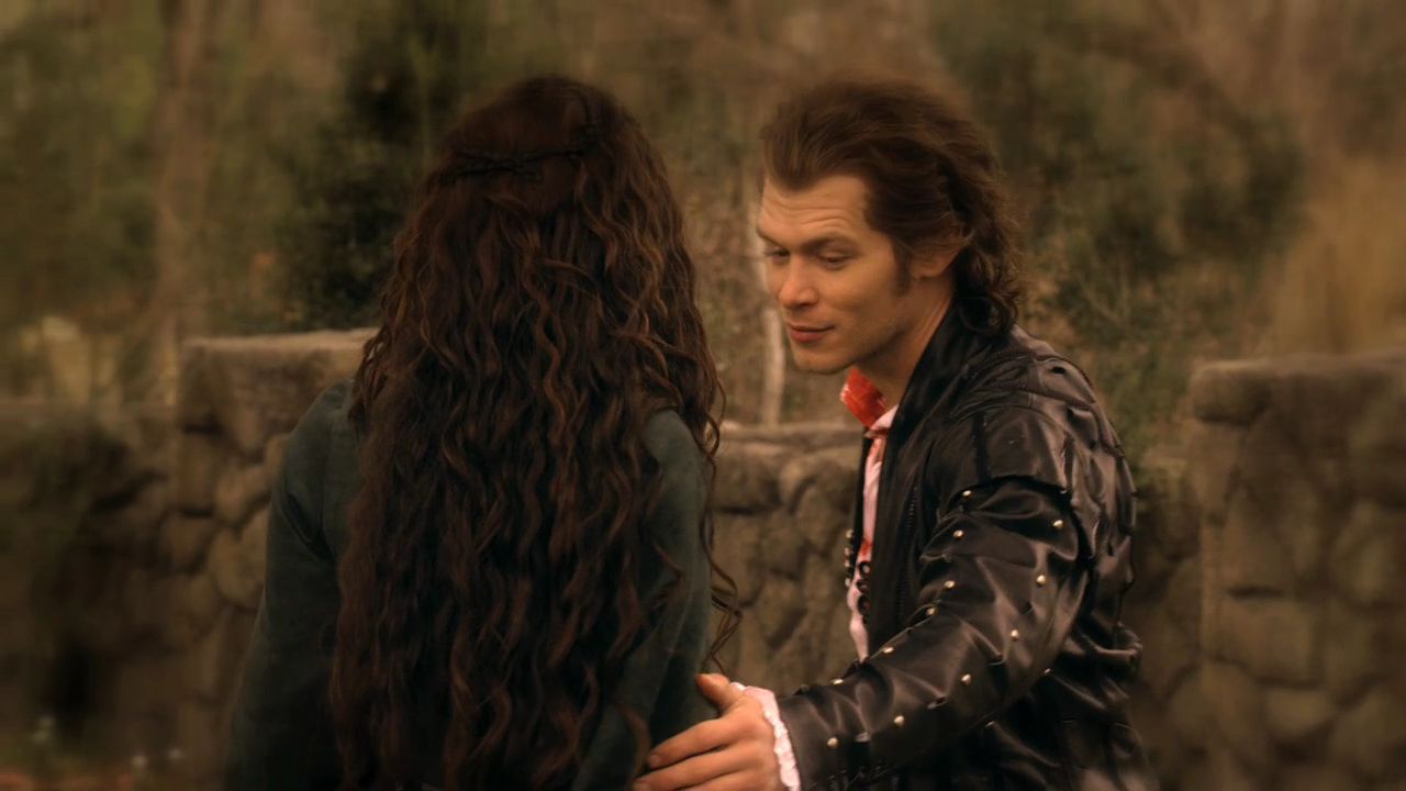 219VampireDiaries1118.jpg