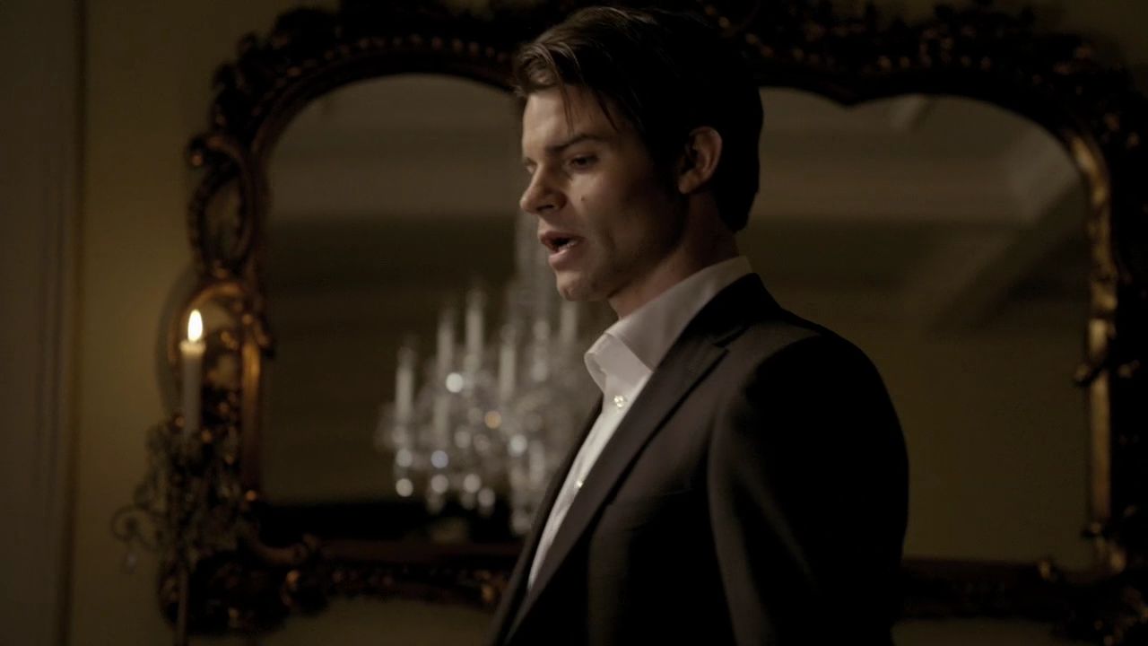 219VampireDiaries1380.jpg