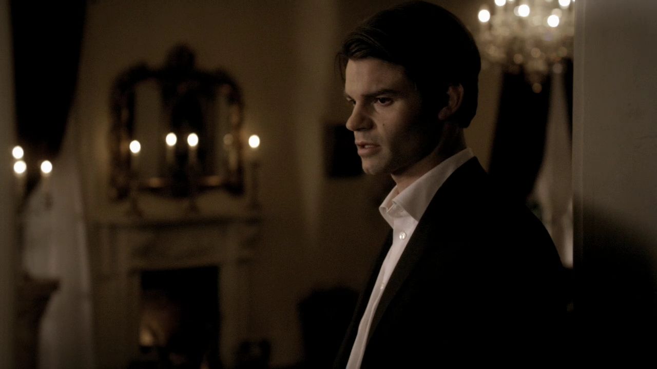 219VampireDiaries1457.jpg