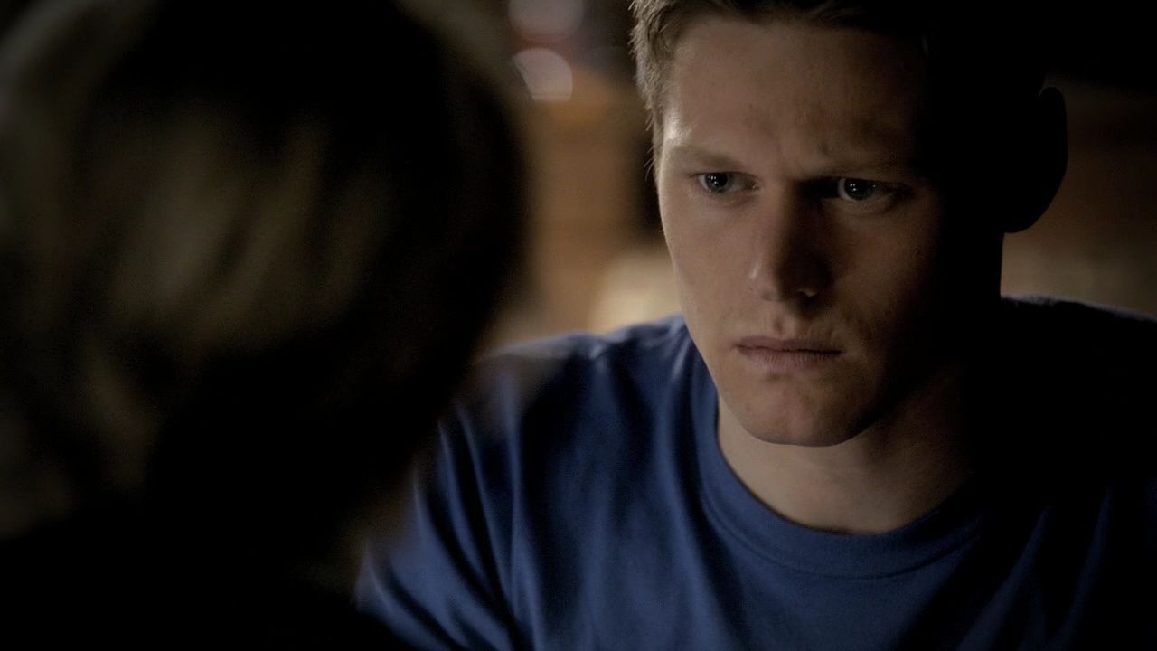 220VampireDiaries0304.jpg