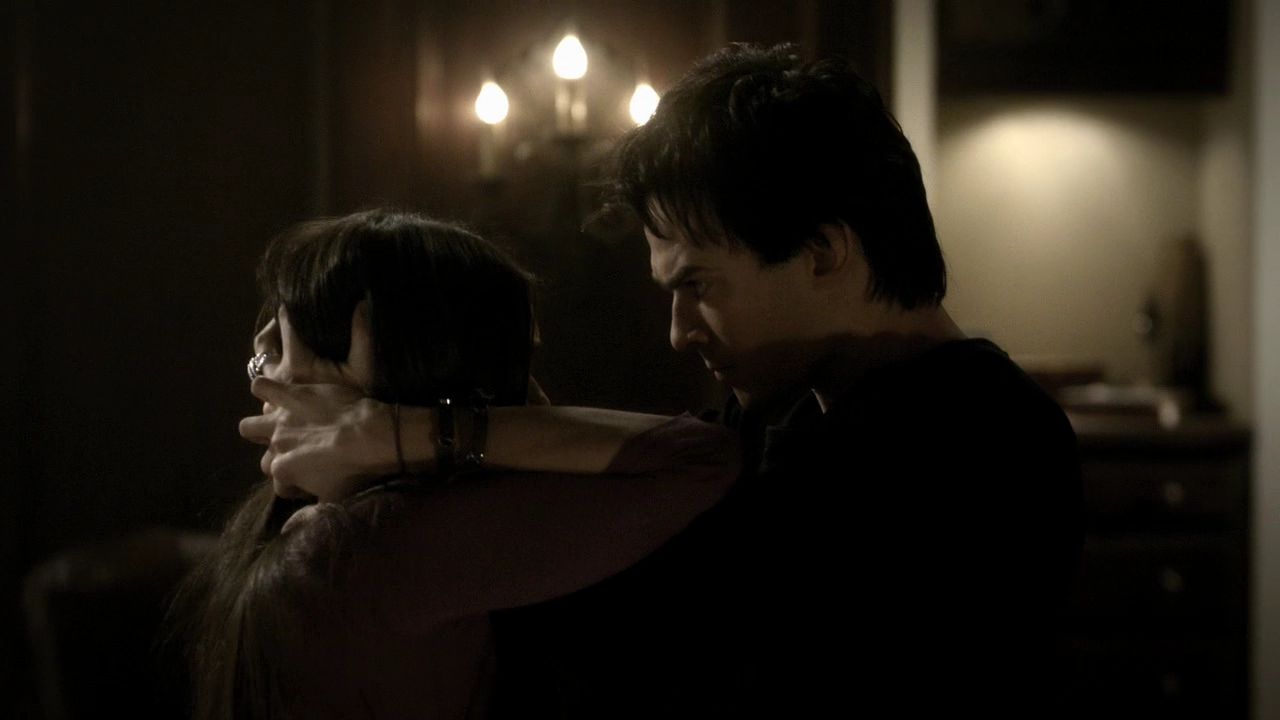 220VampireDiaries0410.jpg