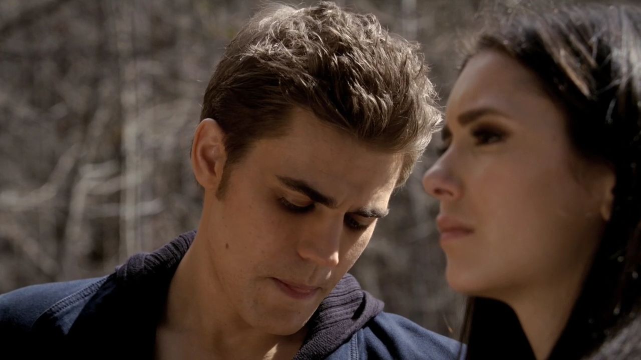 220VampireDiaries0805.jpg
