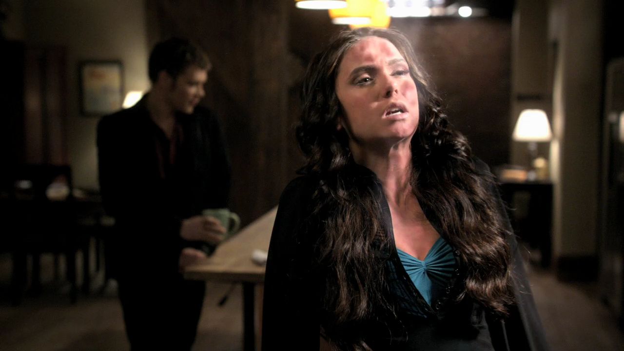 220VampireDiaries1111.jpg