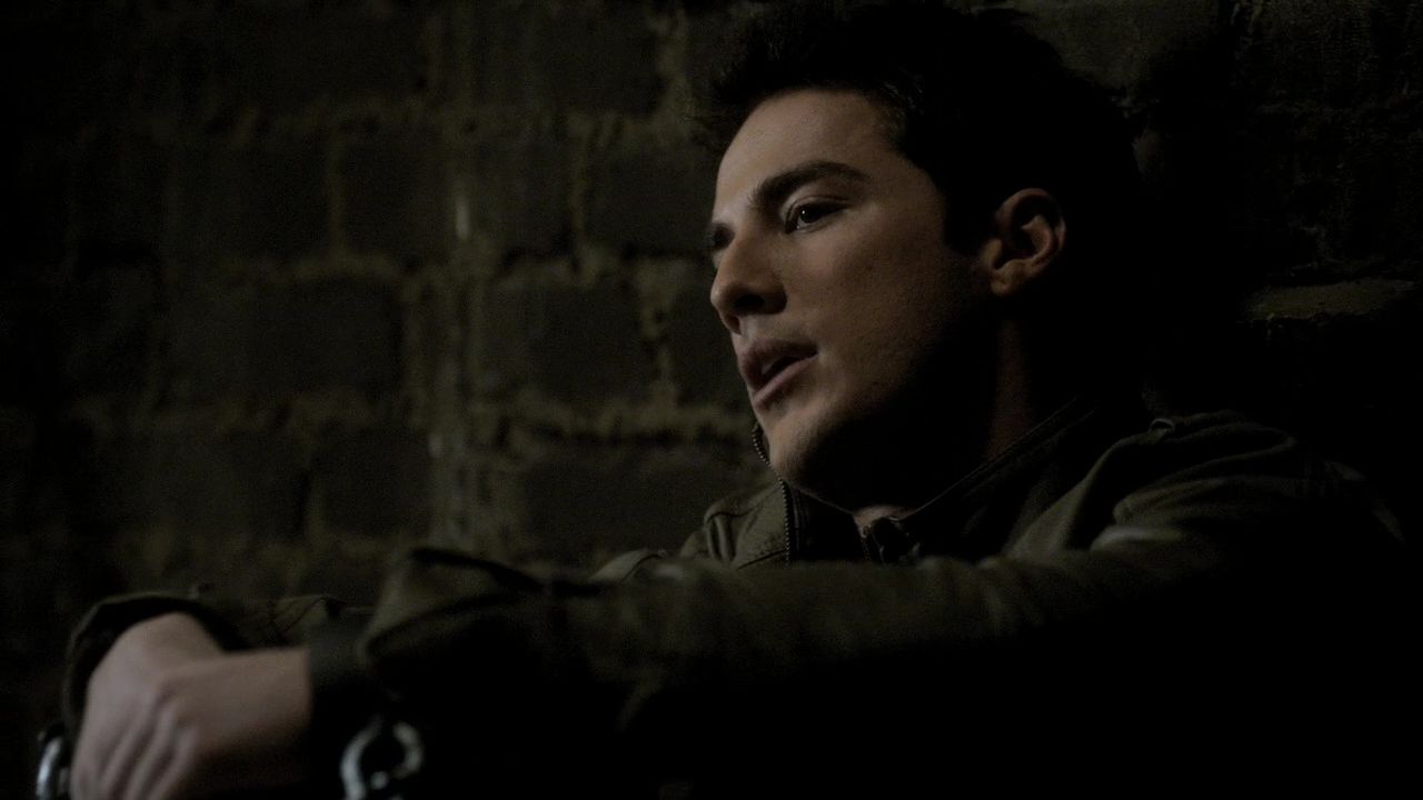 220VampireDiaries1215.jpg