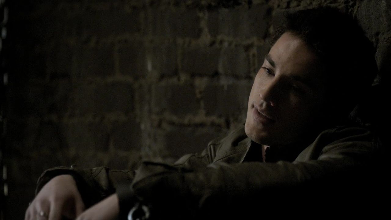 220VampireDiaries1219.jpg