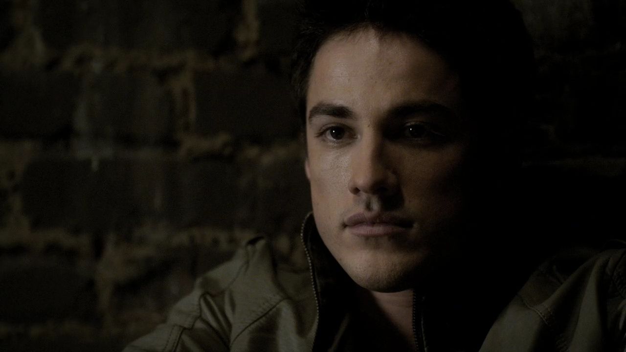 220VampireDiaries1255.jpg