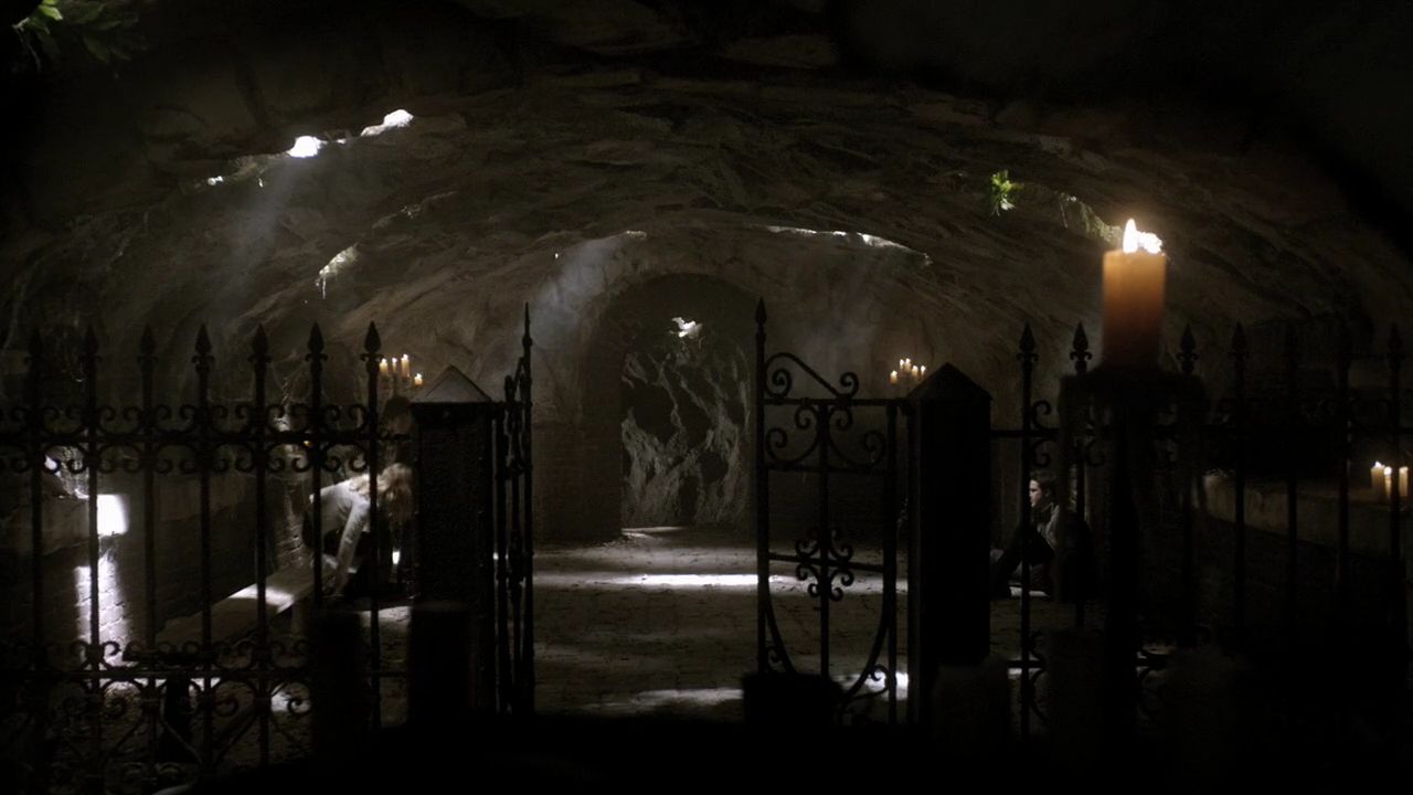 220VampireDiaries1275.jpg
