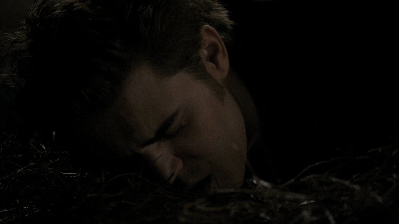 221VampireDiaries1216.jpg