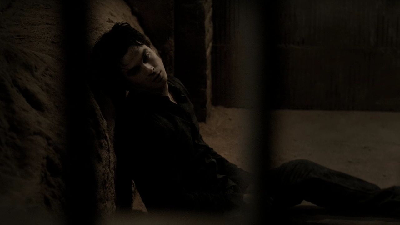 222VampireDiaries0501.jpg