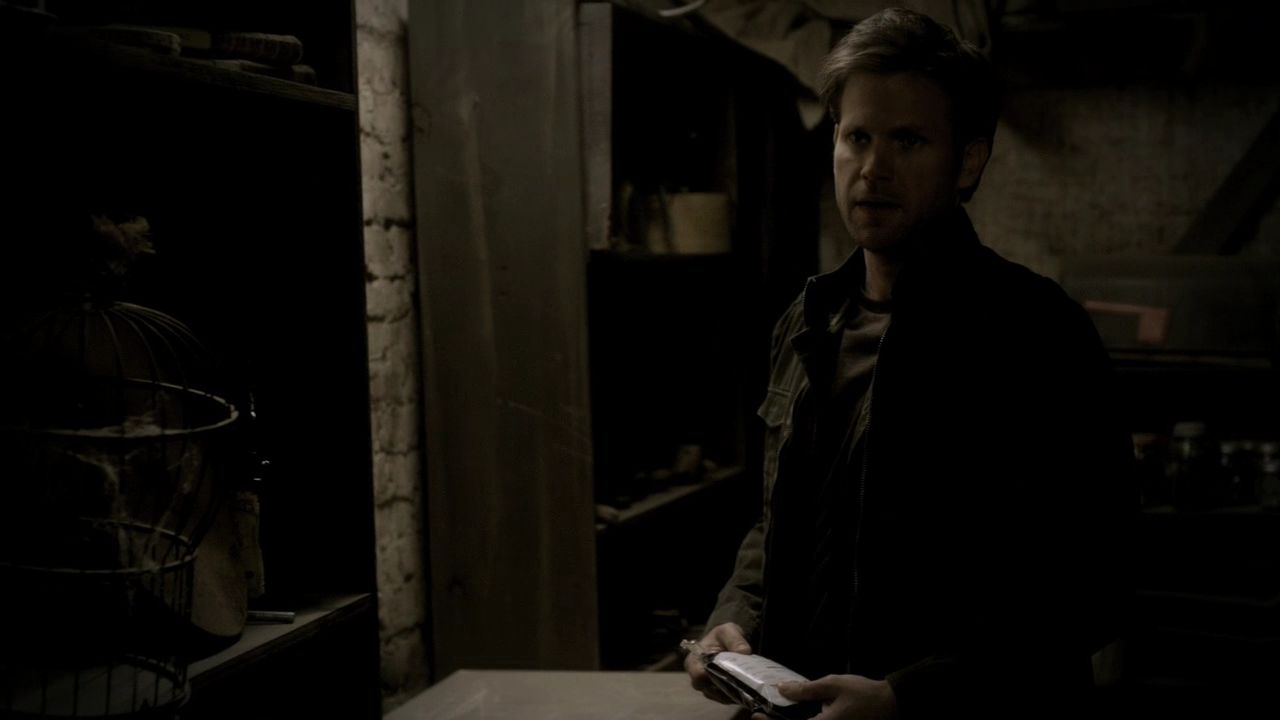 222VampireDiaries0800.jpg