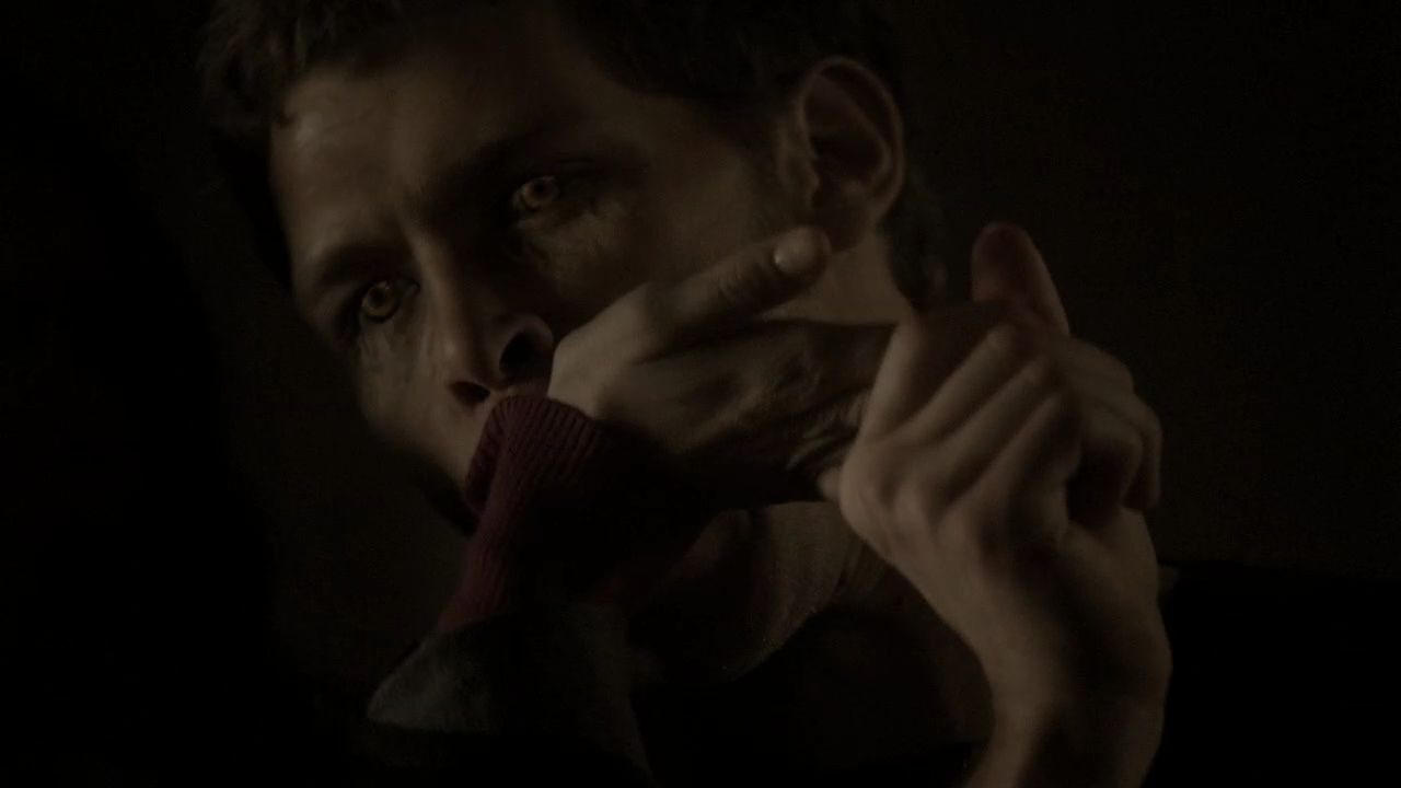 222VampireDiaries0900.jpg