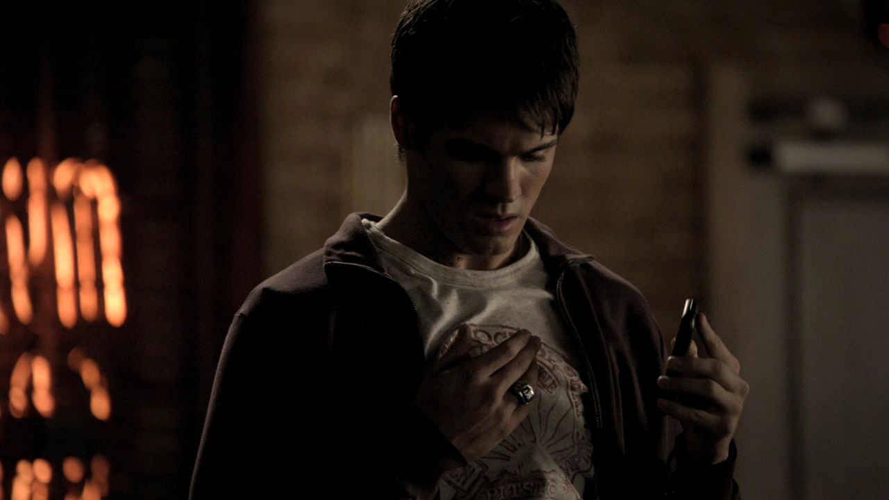 222VampireDiaries1009.jpg
