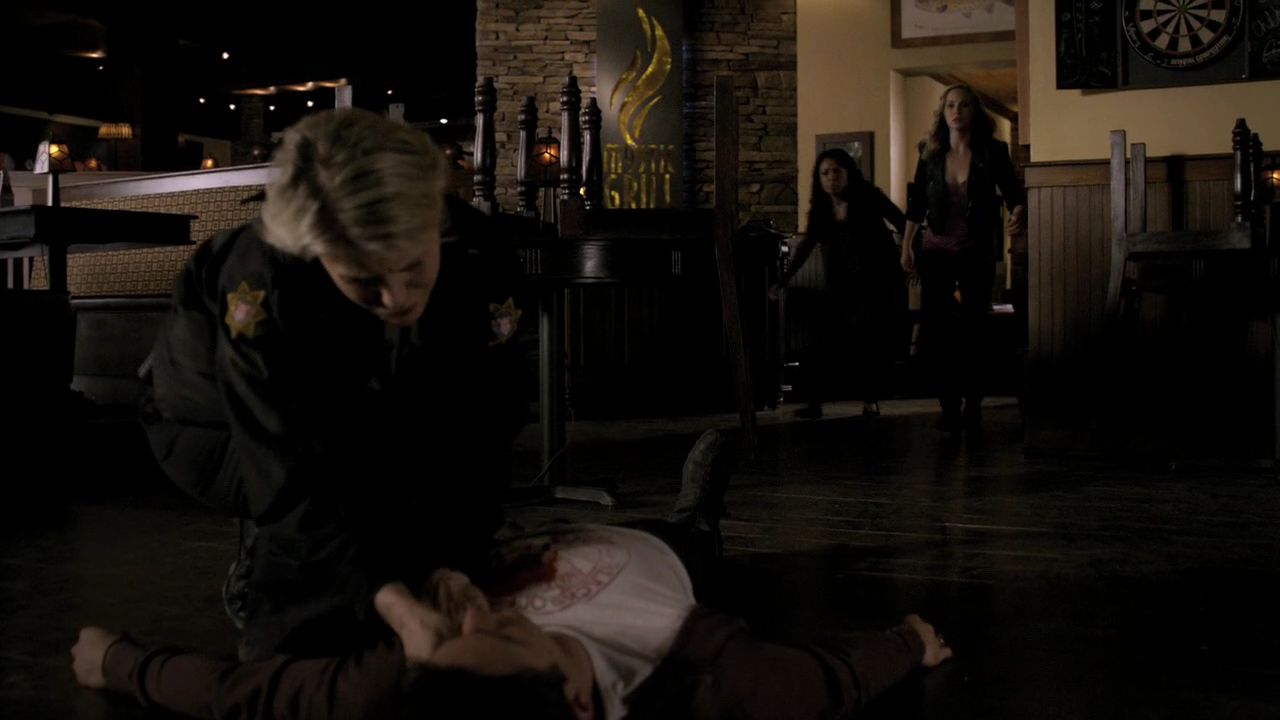 222VampireDiaries1021.jpg