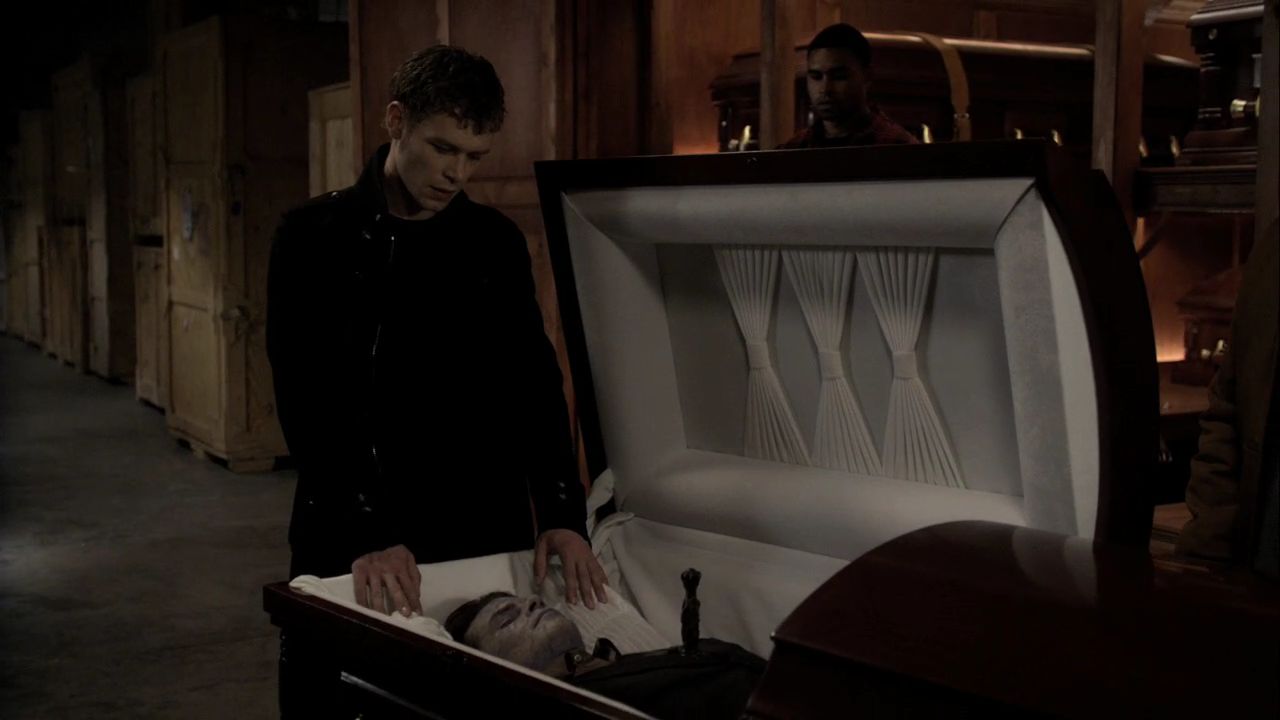 222VampireDiaries1860.jpg