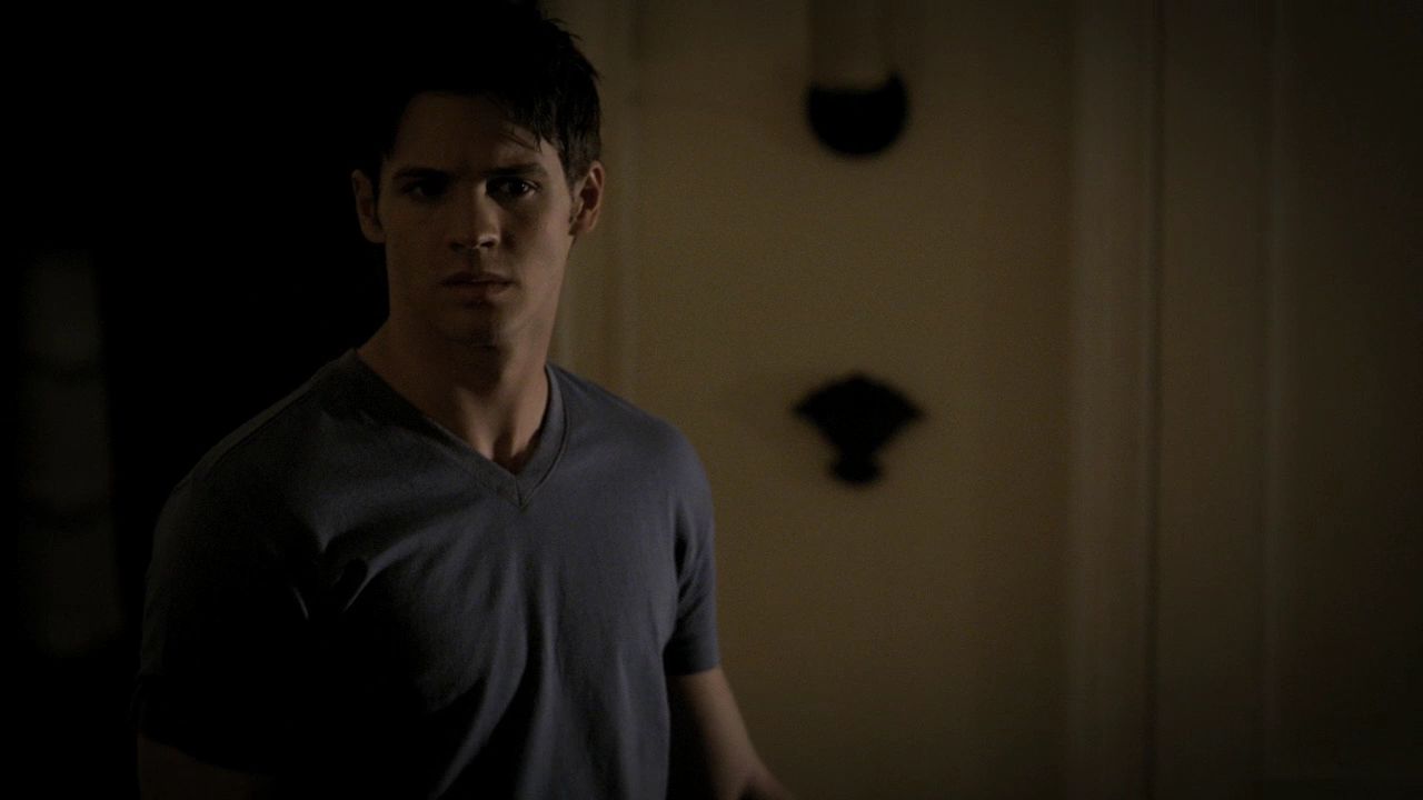 222VampireDiaries2000.jpg
