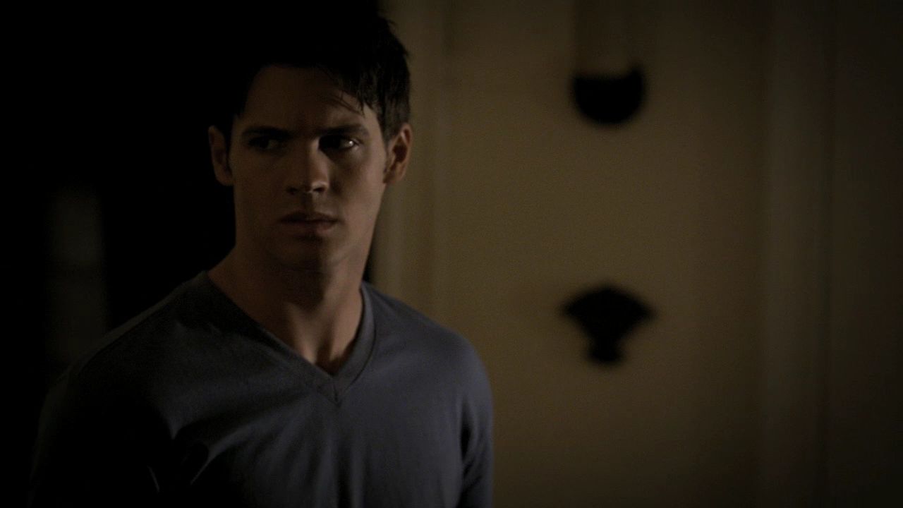 222VampireDiaries2001.jpg