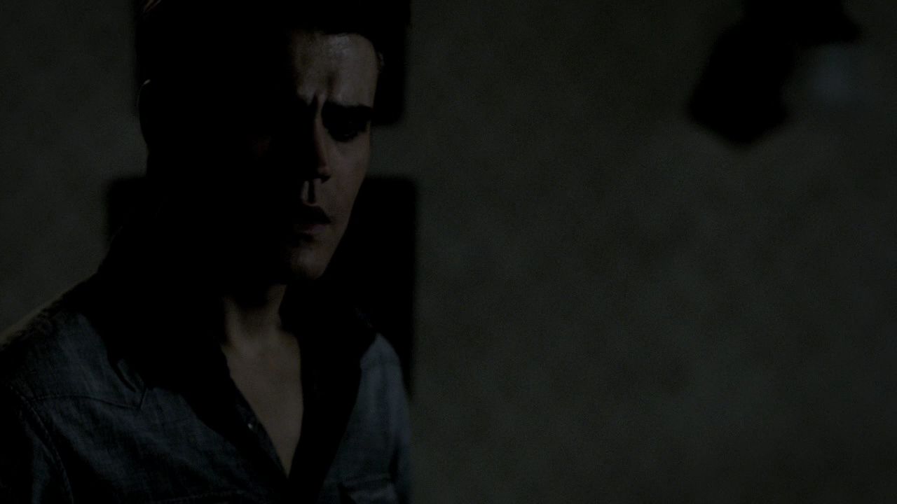 303VampireDiaries1002.jpg